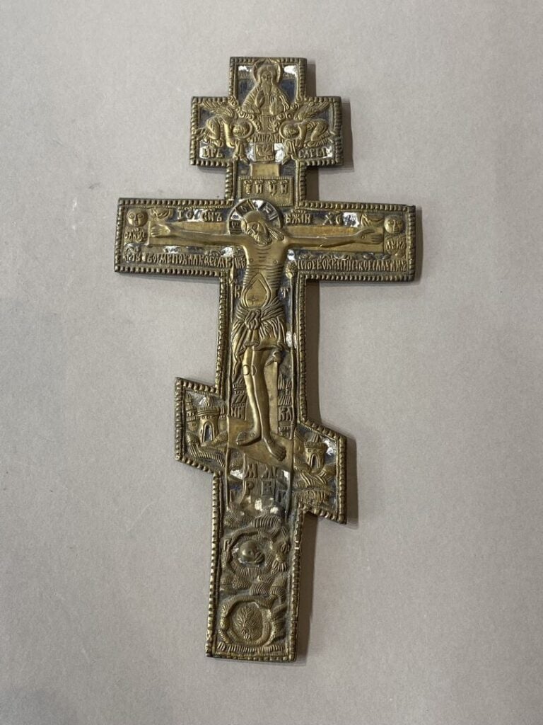 Croix orthodoxe figurant la cruxifixion - Bronze émaillé polychrome - russie, X…