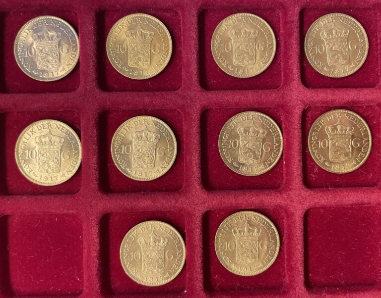 Ensemble de 10 pièces OR de 10 florins comprenant : - 10 x Wilhelmine 1917 - -…