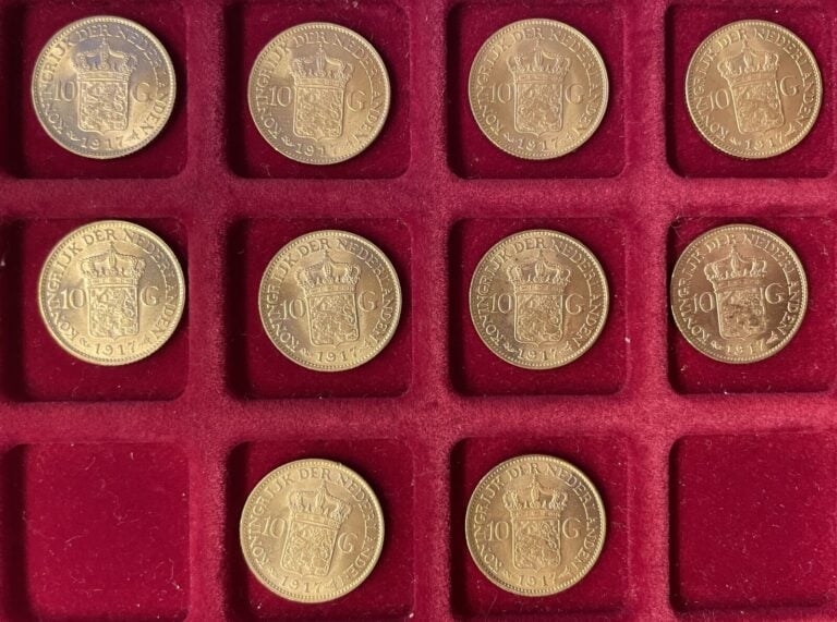 Ensemble de 10 pièces OR de 10 florins comprenant : - - 10x Wilhelmine 1917 - -…