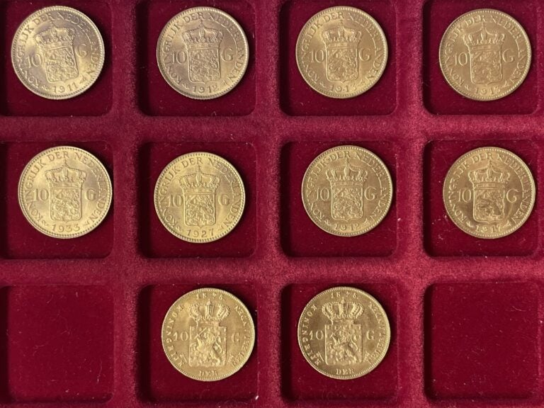 Ensemble de 10 pièces OR de 10 florins comprenant : - - 6x Wilhelmine (1911 x1…