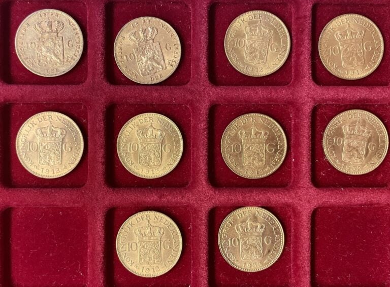 Ensemble de 10 pièces OR de 10 florins comprenant: - - 6x Wilhelmine ( 5x1912 -…