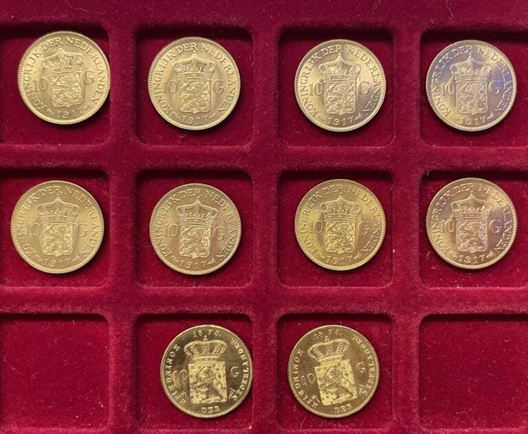 Ensemble de 10 pièces OR de 10 florins comprenant : - 8x Wilhelmine 1917 - 2x W…