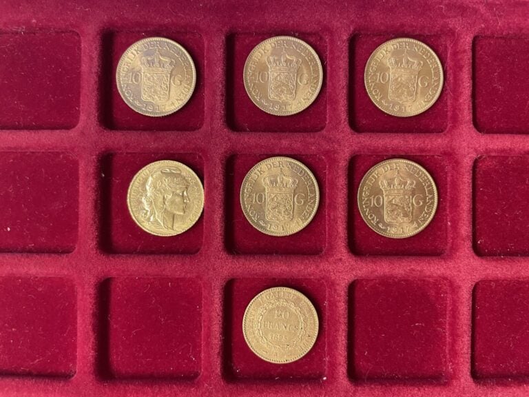 Ensemble de 7 pièces OR comprenant : - - 5x Wilhelmine 1917 - - 1x Marianne coq…