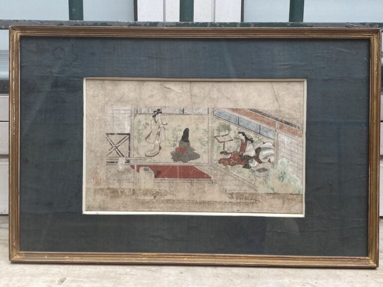 Japon - Scène animée dans un intérieur figurant des geishas dont l'une prenant…