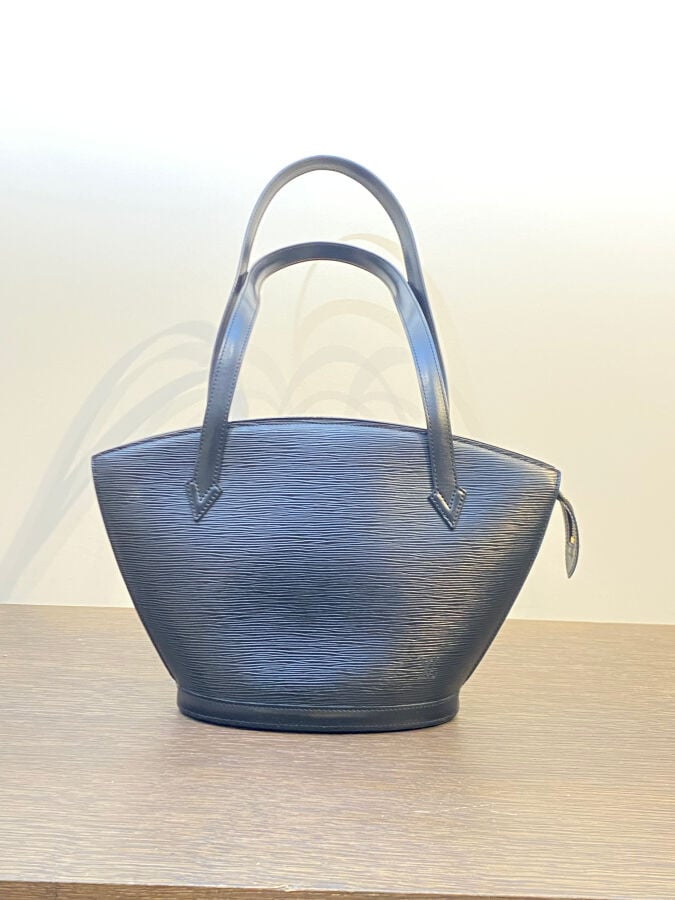 Louis VUITTON - Sac à main, modèle "Saint jacques" en cuir épi noir, intérieur…