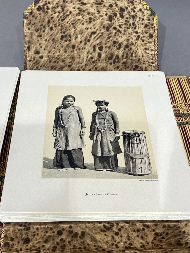 MALLERET, Louis. - Groupes ethniques de l'Indochine française. Album de Cent pl…