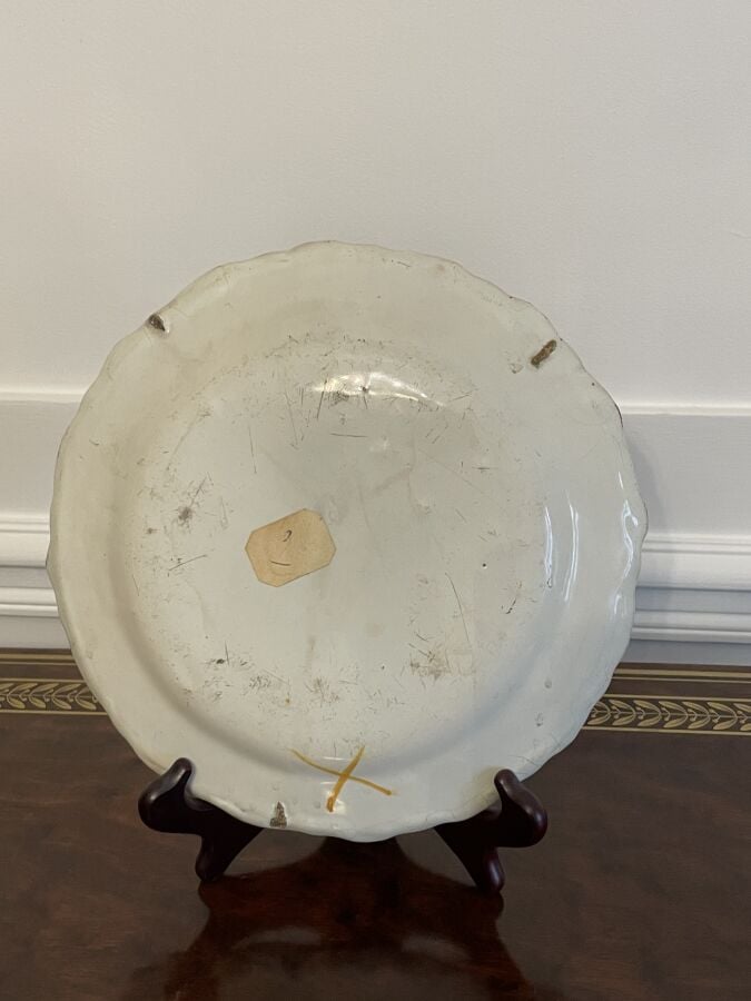 MOUSTIERS - Lot comprenant : 1 plat circulaire, 3 plats ovales,1 saucière et un…