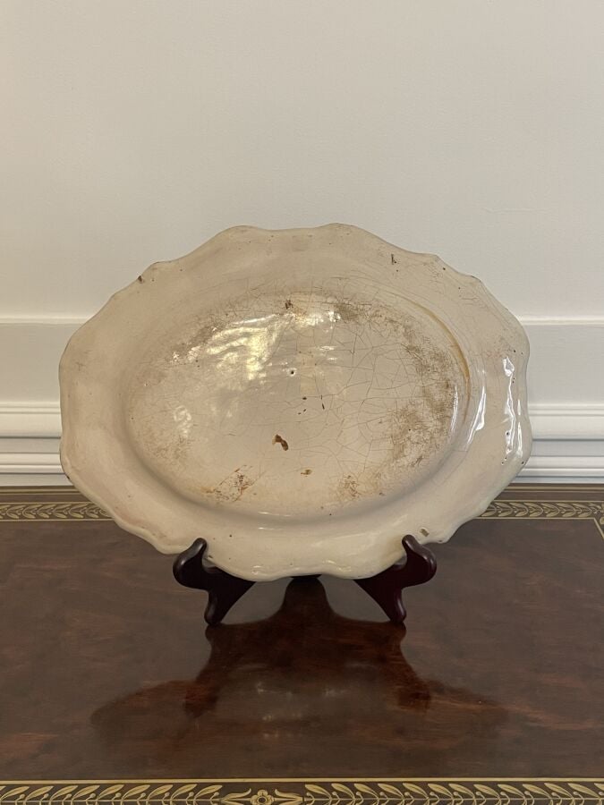 MOUSTIERS - Lot comprenant : 1 plat circulaire, 3 plats ovales,1 saucière et un…