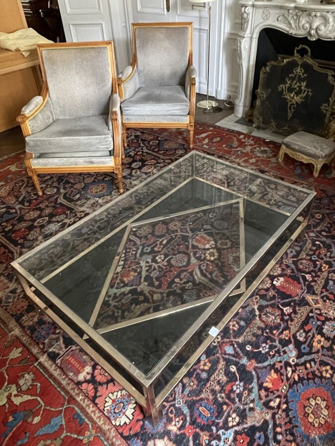 Table basse rectangulaire en acier chromé Présentant deux plateaux de verre don…
