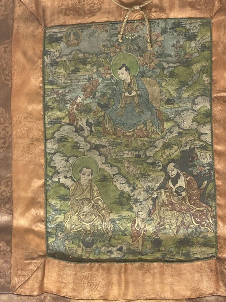 Tibet - Thangka gouache sur tissu, représentant des arhats/moines assis sur les…