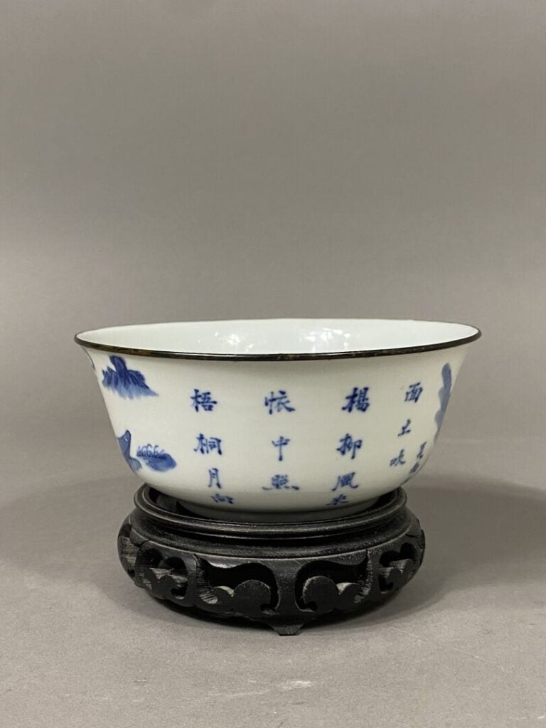 Vietnam - Bol en porcelaine bleu blanc à décor de personnage sur un bateau, sau…