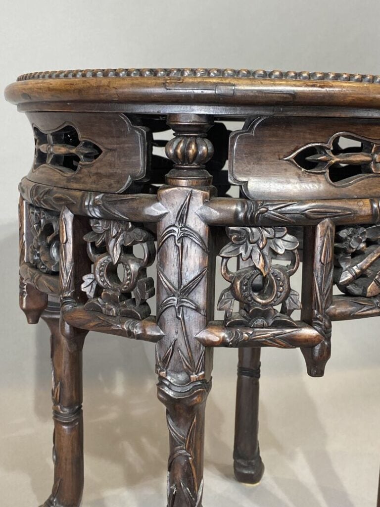 Vietnam - Table d'appoint ou tabouret en bois sculpté à décor de symboles, bamb…