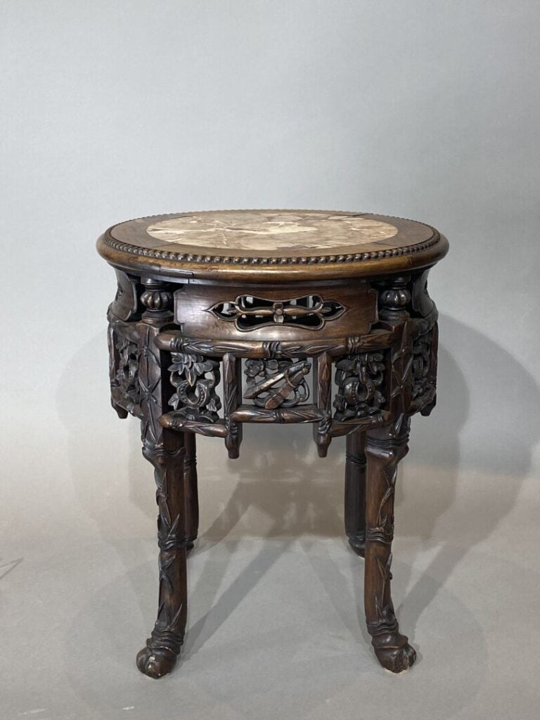 Vietnam - Table d'appoint ou tabouret en bois sculpté à décor de symboles, bamb…