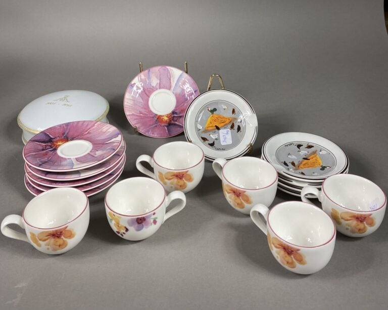 VILLEROY & BOCH - Ensemble de 6 tasses et sous-tasses du modèle Mariefleur - On…