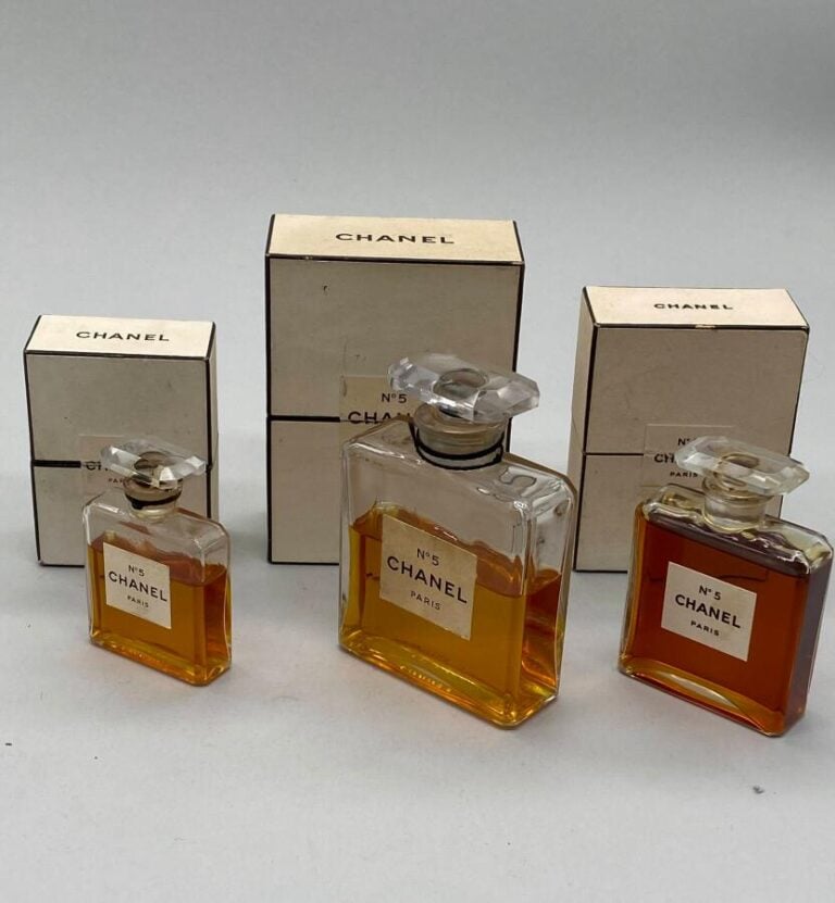 CHANEL, 3 flacons pour "Chanel N°5", à bouchon émeri, dans leurs boîte d'origin…