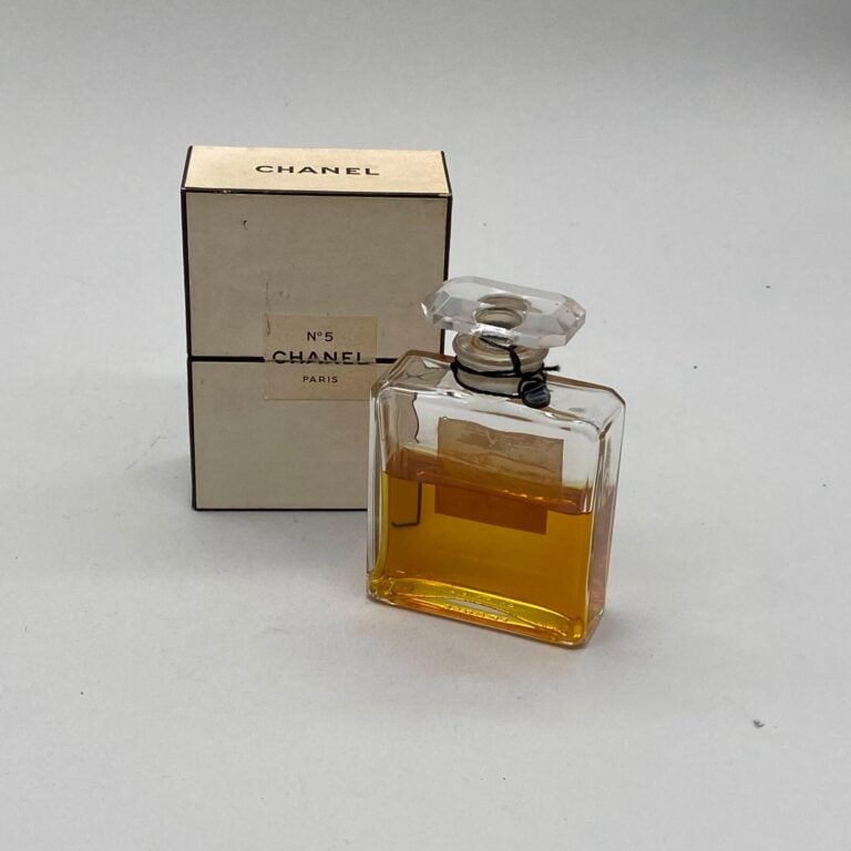 CHANEL, 3 flacons pour "Chanel N°5", à bouchon émeri, dans leurs boîte d'origin…