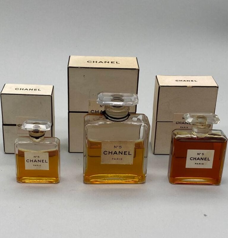 CHANEL, 3 flacons pour "Chanel N°5", à bouchon émeri, dans leurs boîte d'origin…