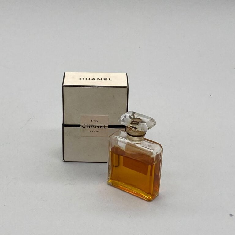 CHANEL, 3 flacons pour "Chanel N°5", à bouchon émeri, dans leurs boîte d'origin…