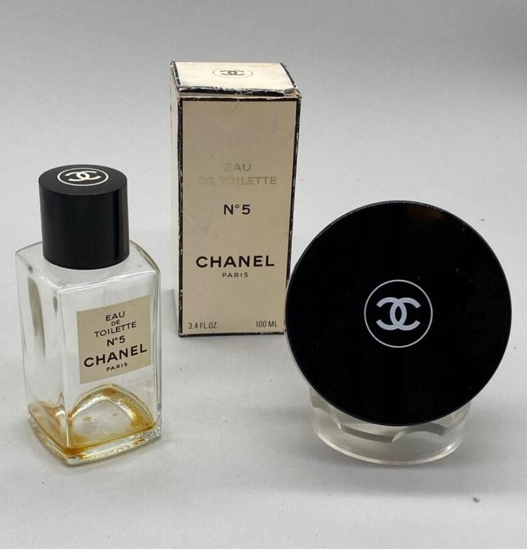 CHANEL, 3 lots : - - Eau de toilette "Chanel N°5", à bouchon vissé, dans sa boî…