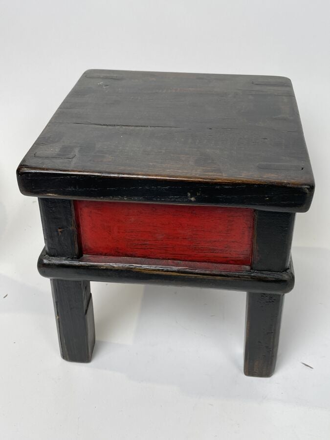 CHINE. VIETNAM. - Lot comprenant : deux COUPELLES, une ASSIETTE et un PLAT en p…