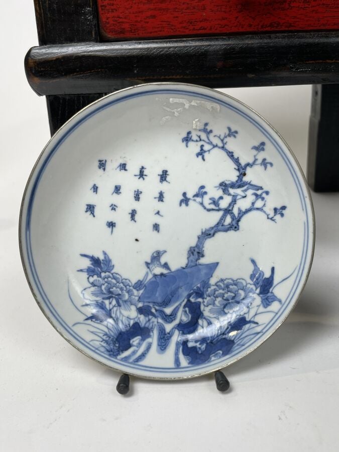 CHINE. VIETNAM. - Lot comprenant : deux COUPELLES, une ASSIETTE et un PLAT en p…