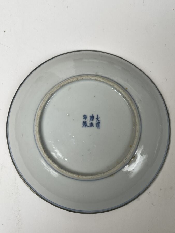 CHINE. VIETNAM. - Lot comprenant : deux COUPELLES, une ASSIETTE et un PLAT en p…