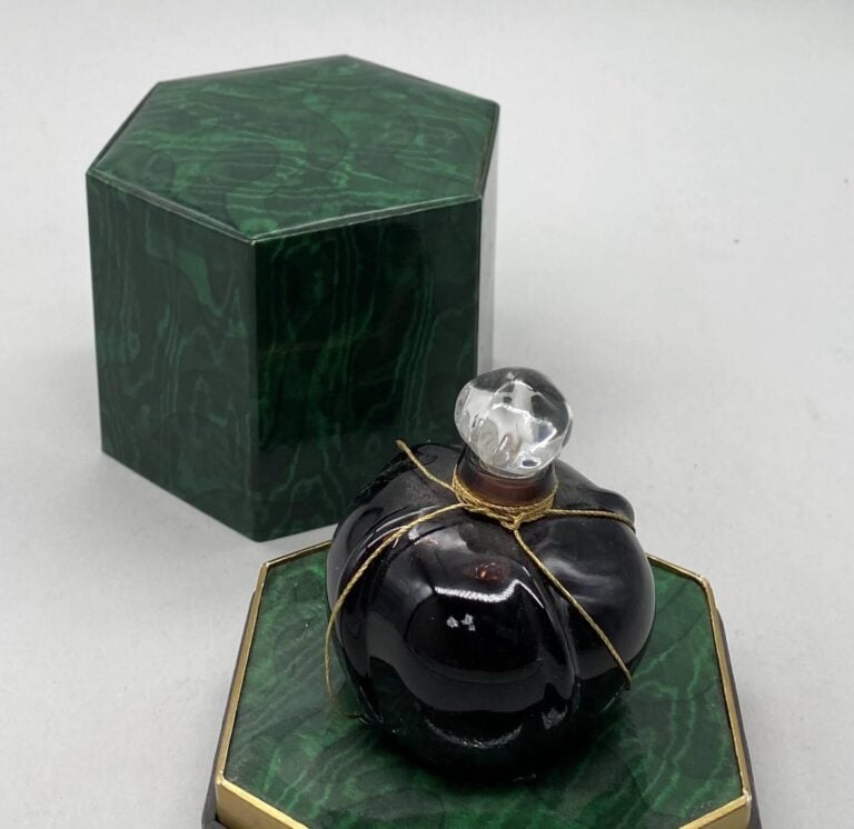 Christian DIOR, 3 flacons pour "Poison" - Flacon traditionnel pour lancement de…