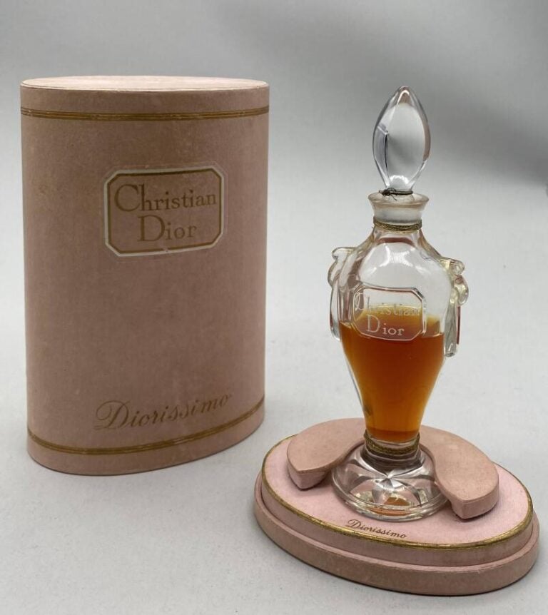 Christian DIOR, "Diorissimo" 1 flacon amphore, dans sa boite d'origine, bouchon…