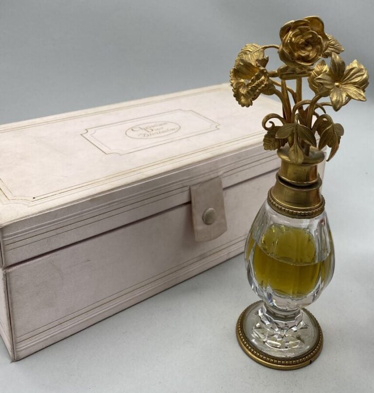 Christian DIOR "Diorissimo", édition originale en Baccarat, flacon vase, avec b…