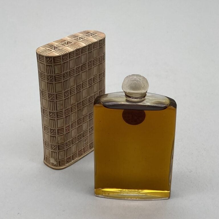 COTY, 1900 .2 Flacons, Lalique, non signés, bouchon émeri, flacon gourde, bouch…