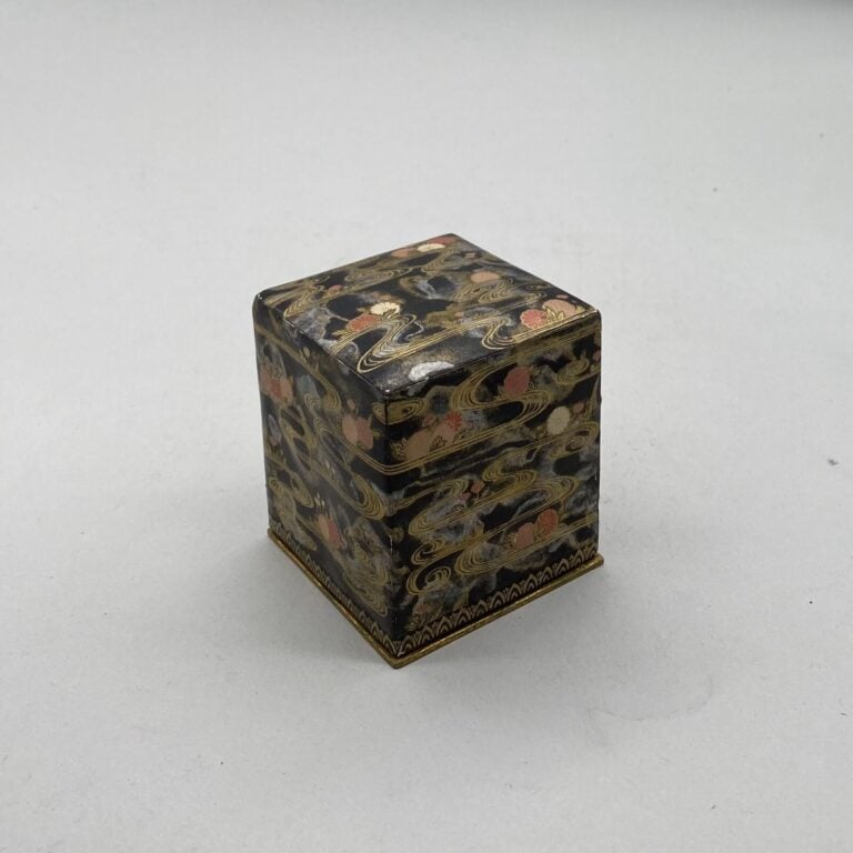 COTY, "L'origan"1 flacon cube en Baccarat large bouchon émeri fleuri, dans sa b…