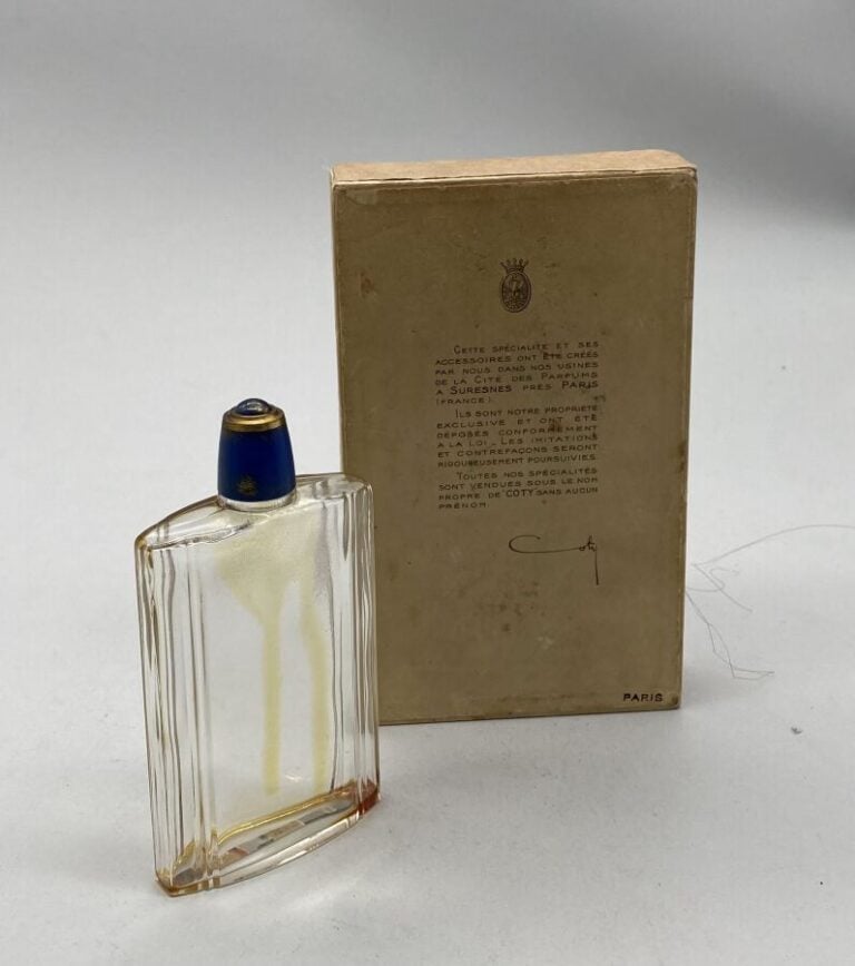COTY Lot comprenant 3 boites dont 2 flacons, 1 flacon Lalique pour "Paris" h :8…