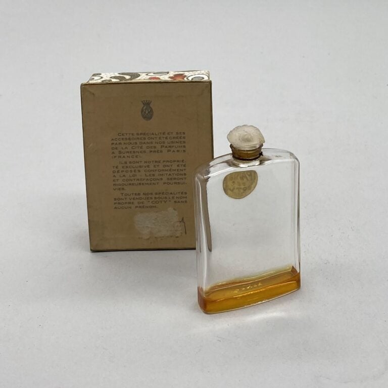 COTY Lot comprenant 3 boites dont 2 flacons, 1 flacon Lalique pour "Paris" h :8…