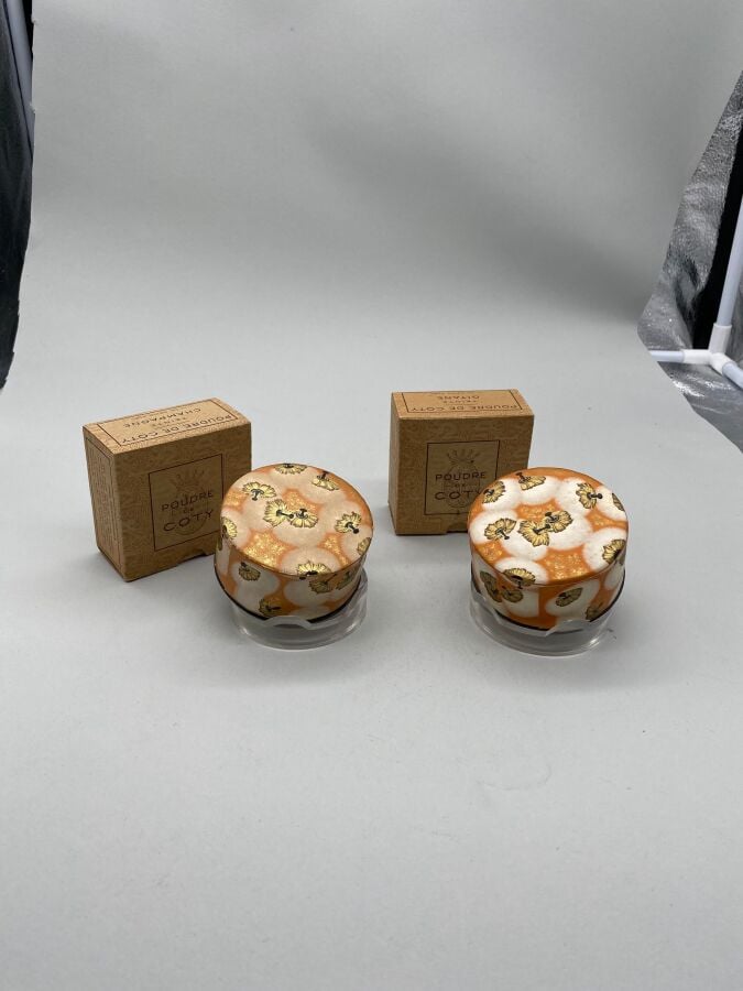COTY.6 boites à poudre, pour," teinte gitane", "teinte champagne", en boîte d'o…