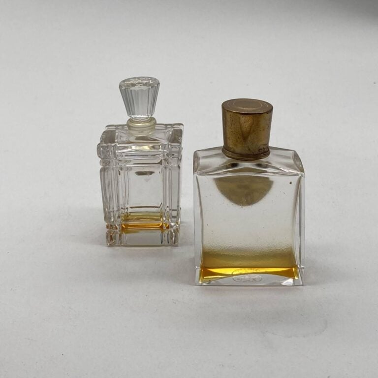 COTY.Lot de 3 flacons : - - "Complice" avec bouchon tiare, édition contemporain…