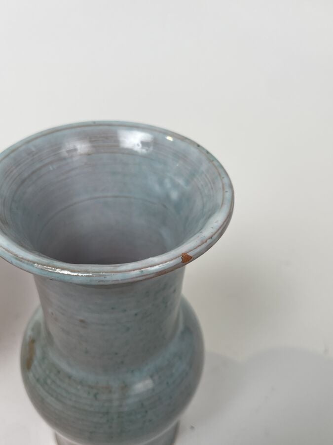 COUPELLE corolle en céramique émaillée polychrome. Hauteur : 10 cm - On joint u…