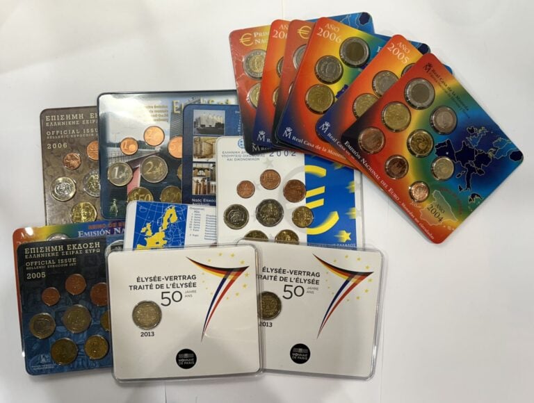 Divers - Euros - Lot de seize coffrets BU comprenant les pays : - -Espagne 2002…