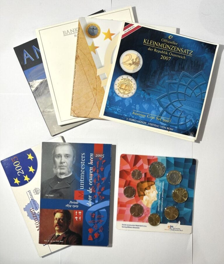 Divers - Euros - Lot de sept coffrets BU/BE comprenant un coffret de : - -Slové…