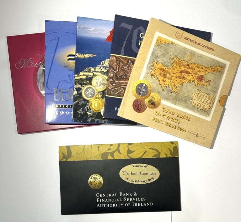 Divers - Euros - Lot de six coffrets BU comprenant les pays : - -Irlande 2005 -…