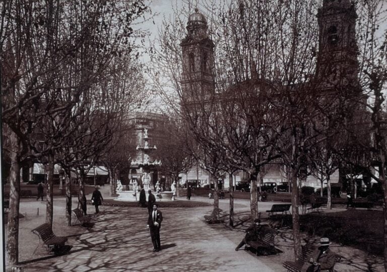 Ensemble de 12 PHOTOS modernes sur l'Indochine - 32 x 24 cm - - Lot à retirer à…