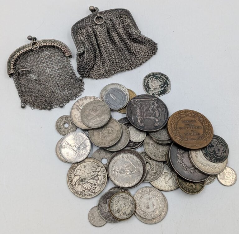 Ensemble de deux petites BOURSES en argent ( Poids : 74.4 grammes ) - - On join…