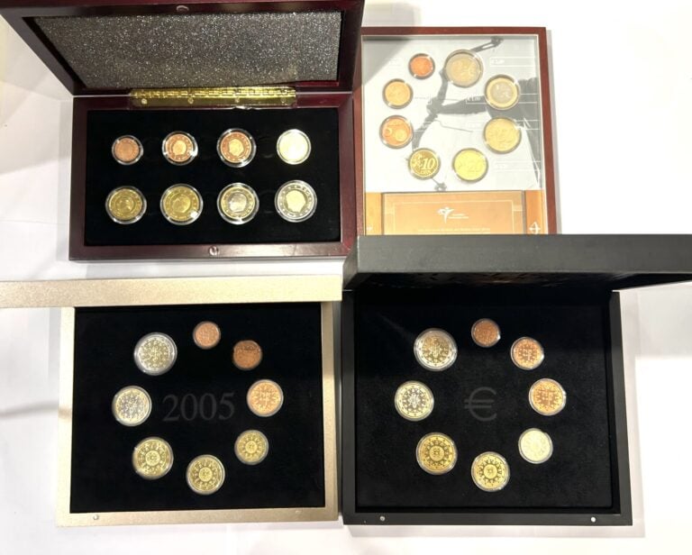 Europe - Euros - Lot de quatre coffrets BE, séries de 1 centime à 2 euros : - -…