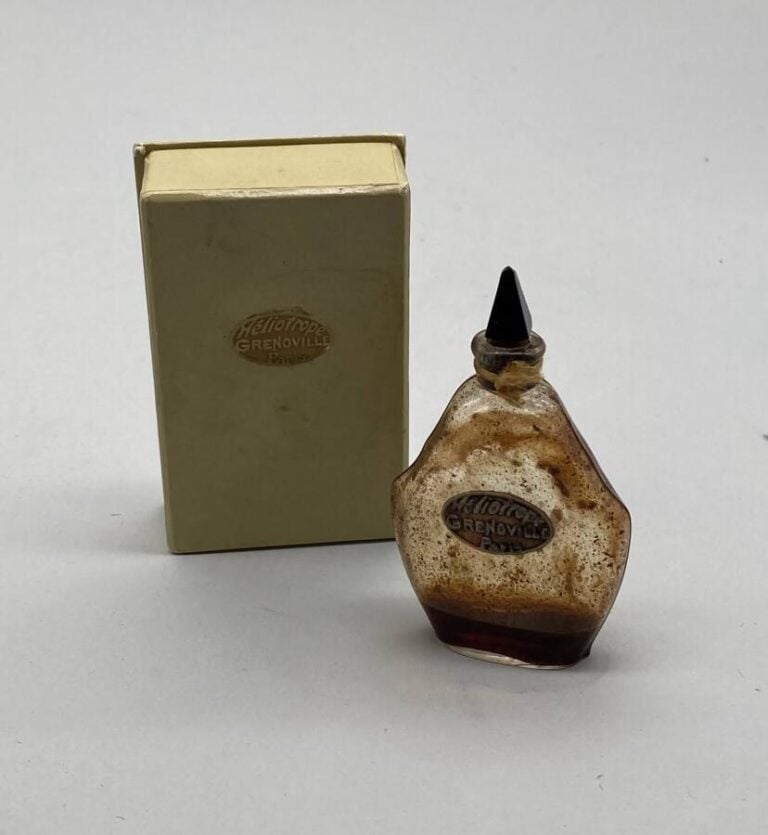 GRENOVILLE Paris, 2 flacons en boîte d'origine, dont : - - "Oeillé fané modèle…