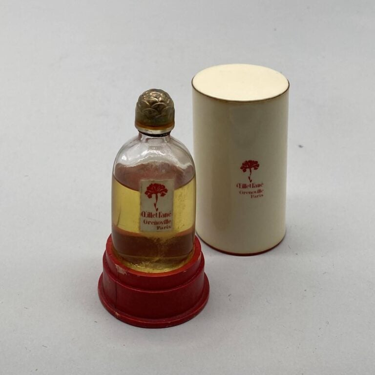 GRENOVILLE Paris, 2 flacons en boîte d'origine, dont : - - "Oeillé fané modèle…