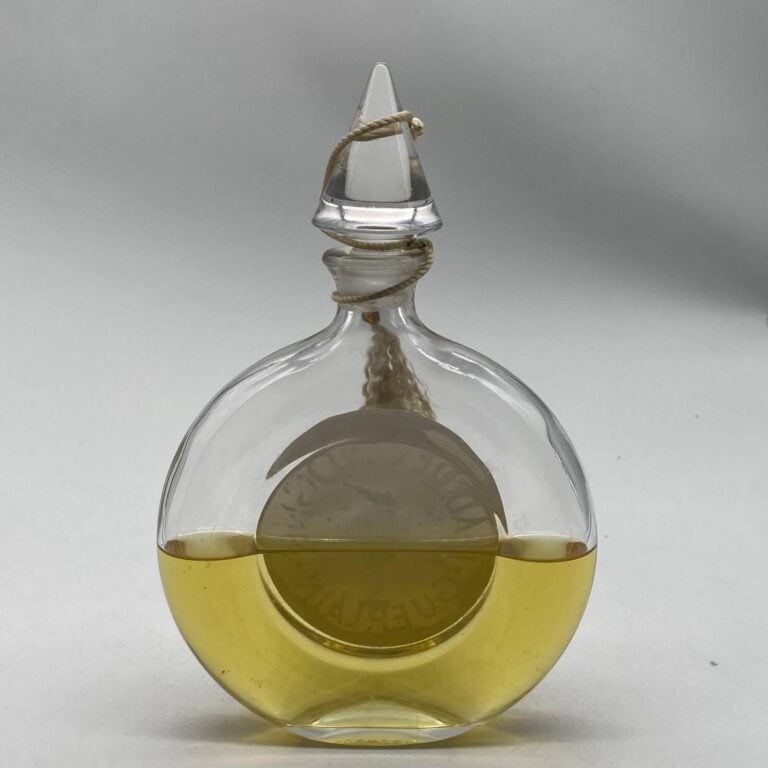 GUERLAIN, 2 flacons : - -1 flacon lenticulaire eau de Cologne à bouchon cône ém…