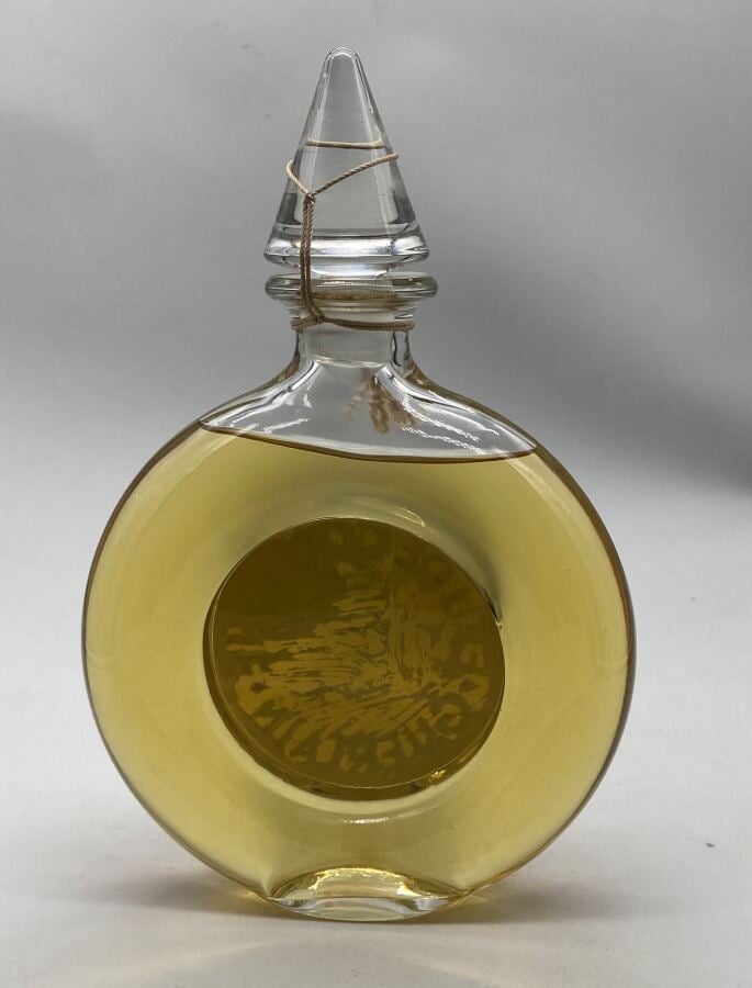 GUERLAIN, 2 flacons : - -1 flacon lenticulaire eau de Cologne à bouchon cône ém…