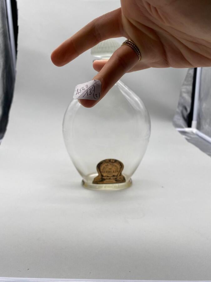 GUERLAIN , , 2 flacons : - - Un flacon lenticulaire, bouchon émeri, en forme de…