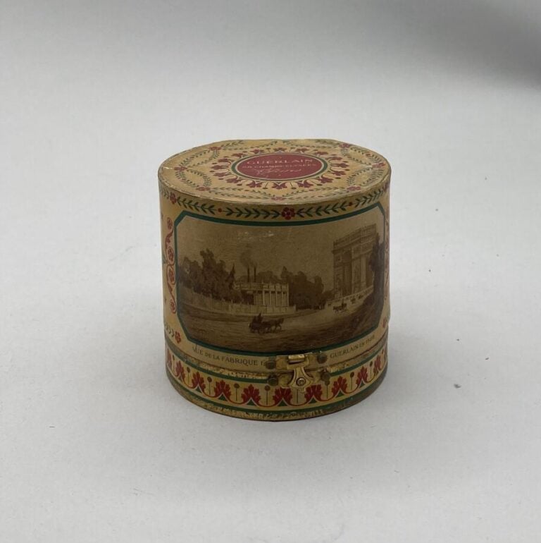 GUERLAIN, "Après l'ondée" flacon empire, en verre blanc dans sa boite d'origine…