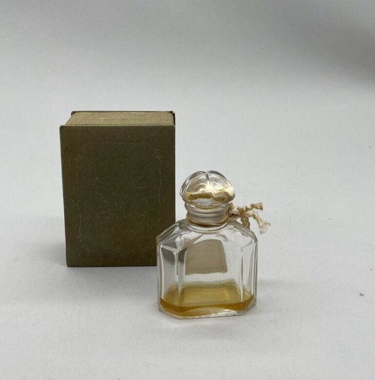 GUERLAIN, "Jicky"flacon Baccarat à bouchon émeri quadrilobé, 8cm, dans sa boite…