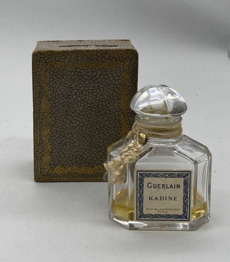 GUERLAIN " Kadine", flacon Baccarat, titré à bouchon émeri quadrilobé, h. 10 cm…